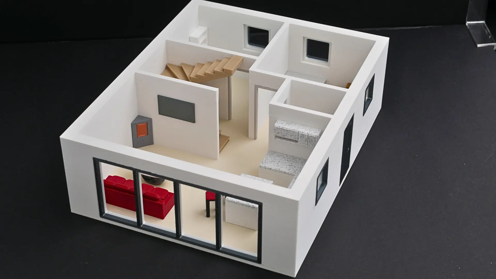 3D-gedrucktes Grundrissmodell mit Schlafzimmer, Bad, offener Kueche und Wohnbereich